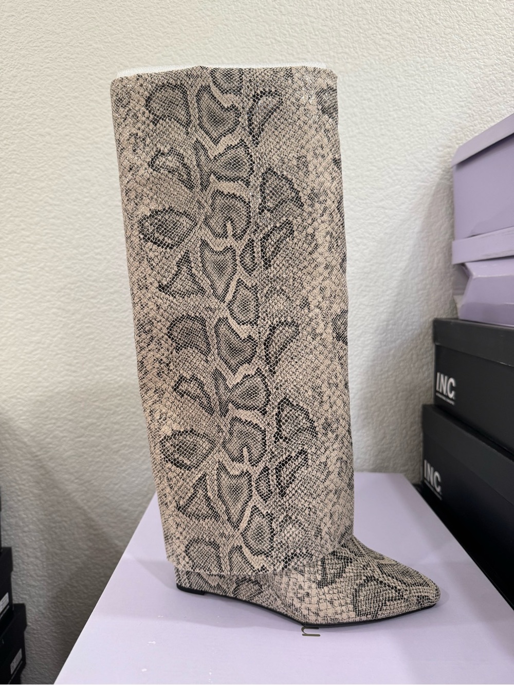 NWT Madden Girl Snake-Print Reptile Terrarium Hide - Taupe/Black tall boots